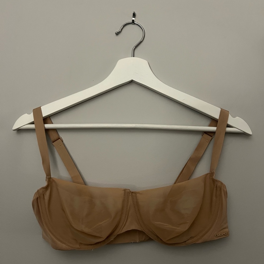 SKIMS no show molded unlined balconette bra